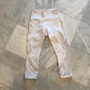 White cropped leggings